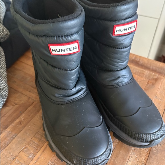 Hunter Shoes - Hunter Womens Black Winter Boots size 8